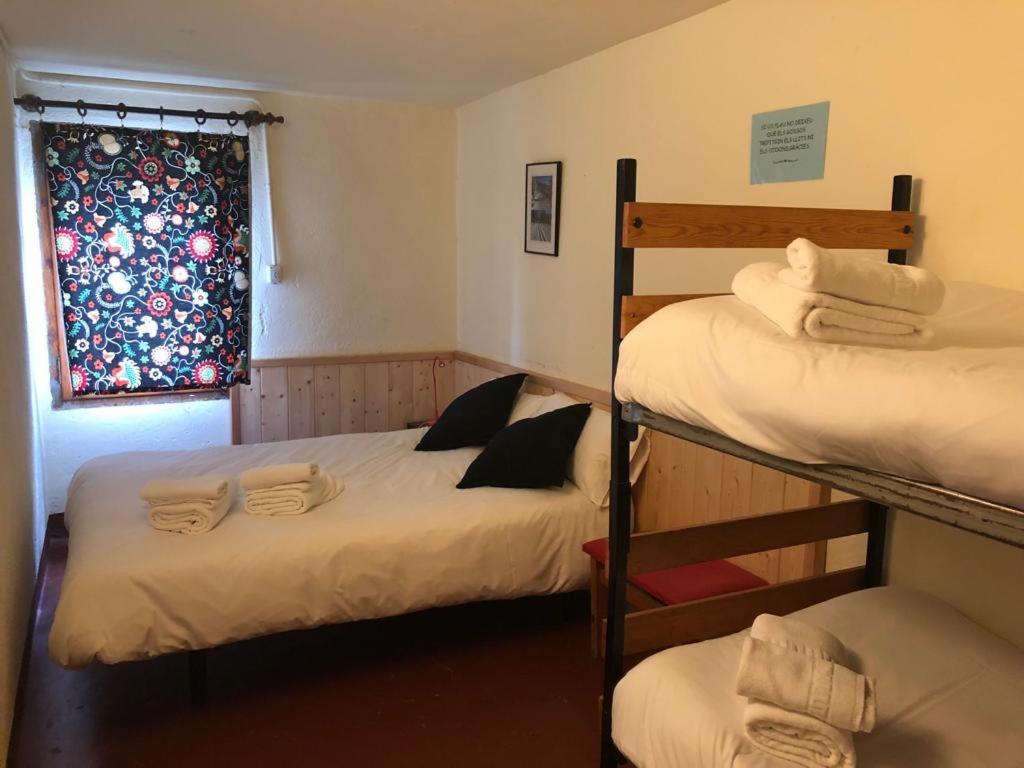 Refugi Cap Del Rec Hostel Lles Bagian luar foto