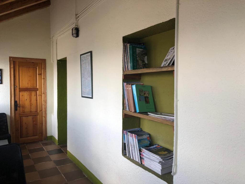 Refugi Cap Del Rec Hostel Lles Bagian luar foto