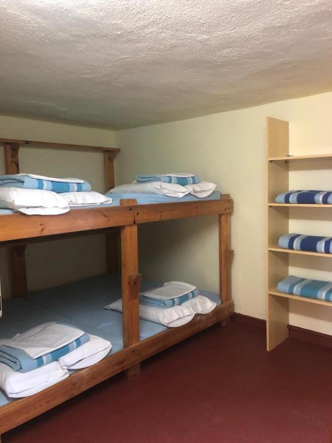 Refugi Cap Del Rec Hostel Lles Bagian luar foto