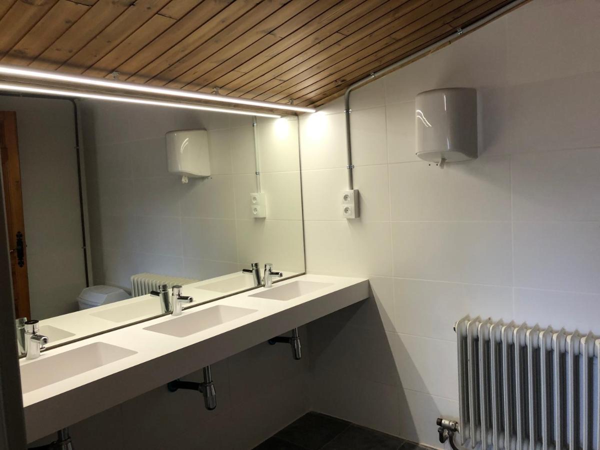 Refugi Cap Del Rec Hostel Lles Bagian luar foto