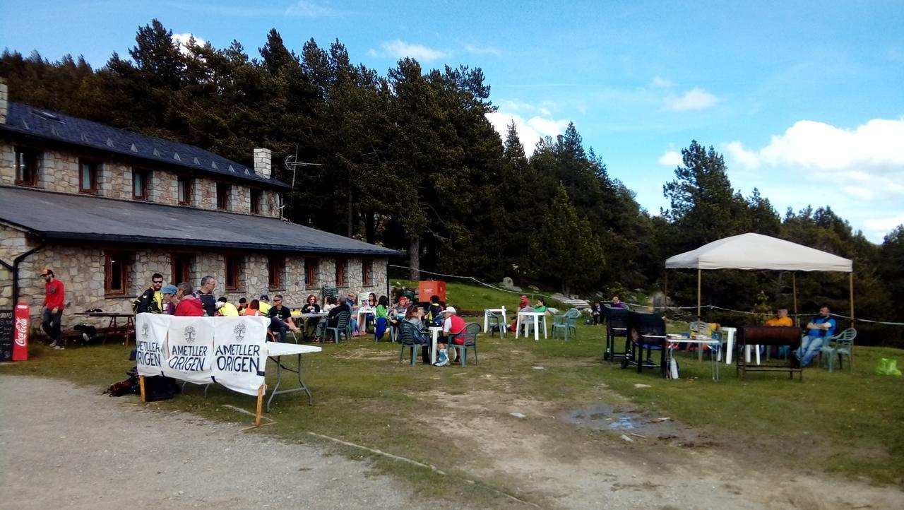 Refugi Cap Del Rec Hostel Lles Bagian luar foto