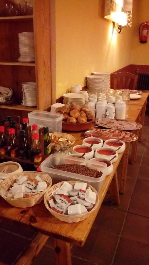 Refugi Cap Del Rec Hostel Lles Bagian luar foto